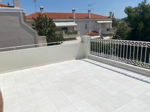 (For Sale) Residential Maisonette || Athens North/Nea Erithraia - 310 Sq.m, 3 Bedrooms, 800.000€ 