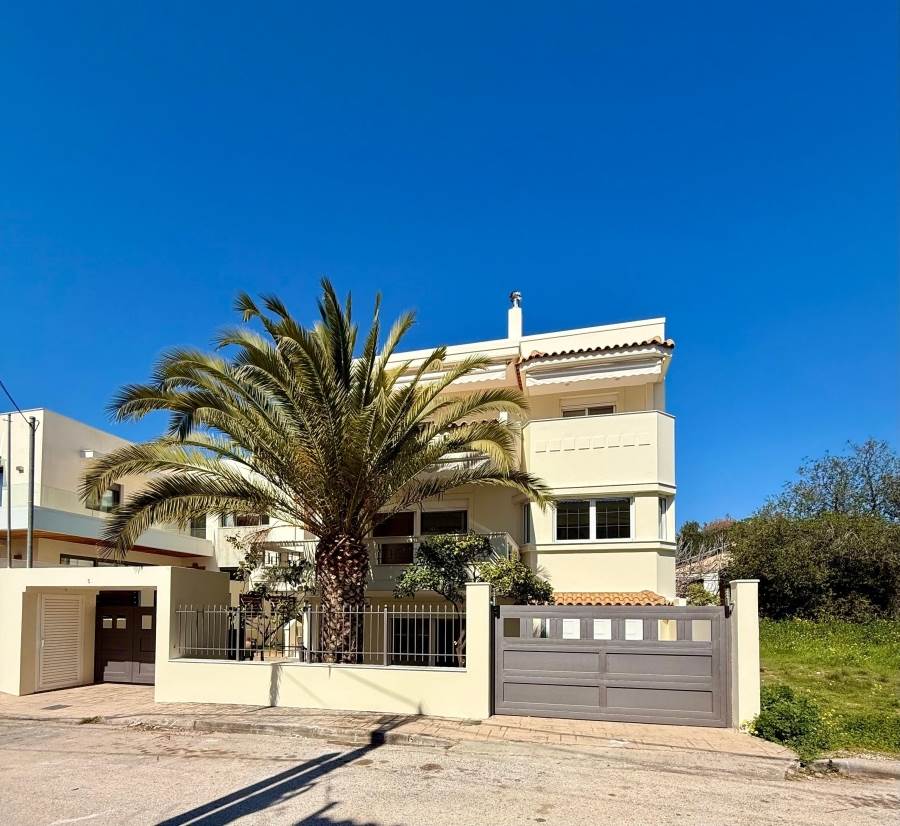 (For Sale) Residential Maisonette || East Attica/Vari-Varkiza - 340 Sq.m, 6 Bedrooms, 900.000€ 