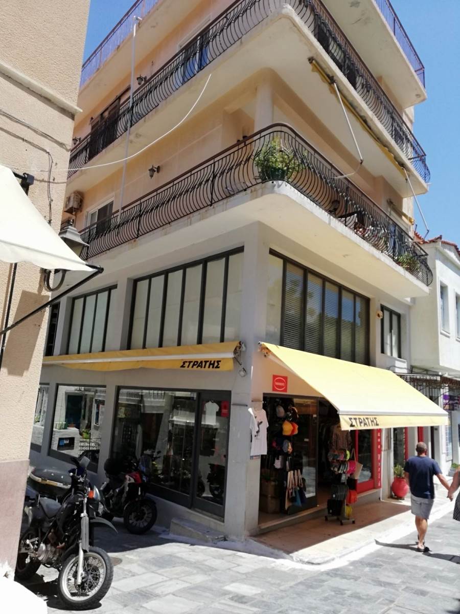 (For Sale) Commercial Retail Shop || Cyclades/Andros Chora - 290 Sq.m, 1.000.000€ 